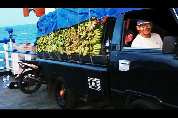 Betapa Lahapnya Warga...