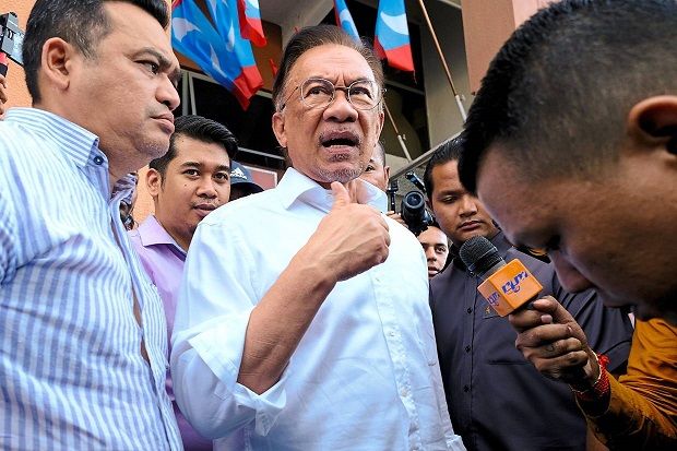 Anwar: Saya Memohon...