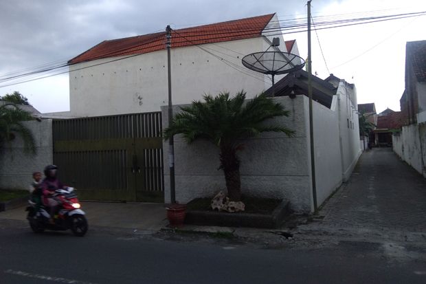 Datangi Rumah Mertua...