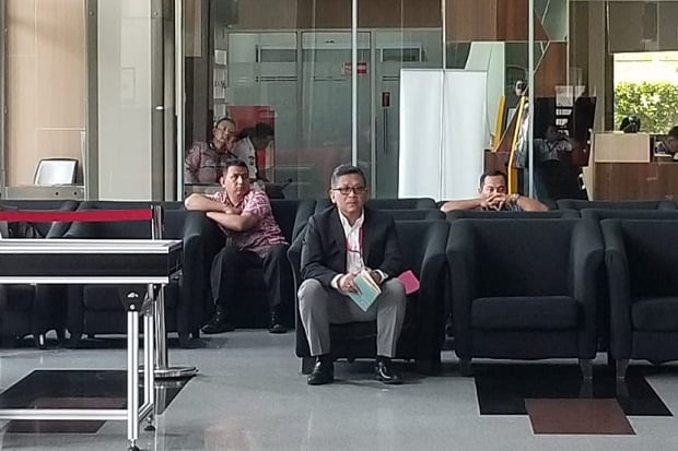 Hasto Kristiyanto Tegaskan...