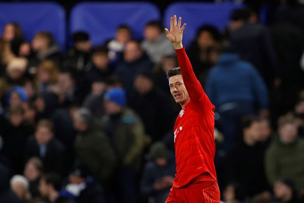Cedera Lutut Kiri, Lewandowski...