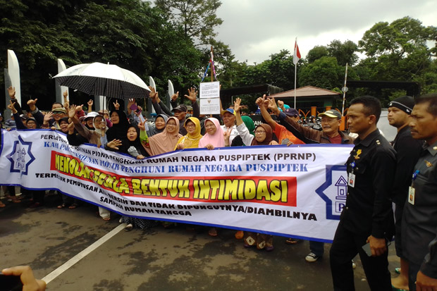 Dihadang Ibu-ibu, Eksekusi...