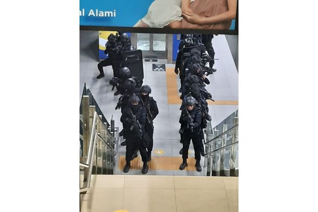 Pasukan Gegana Brimob...