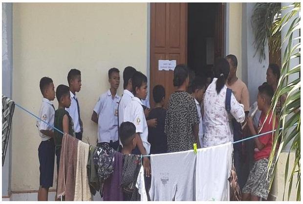 Pihak Sekolah Berhentikan...