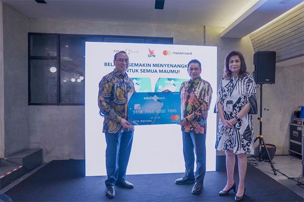 Dua Kartu Debit MNC...