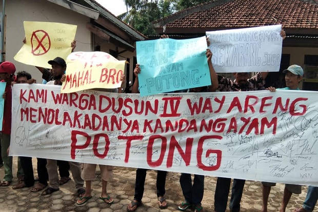 Warga Lampung Timur...