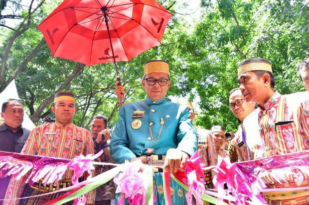 Gubernur Nurdin Abdullah...