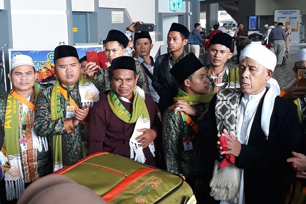 856 Jamaah Umrah Transit...