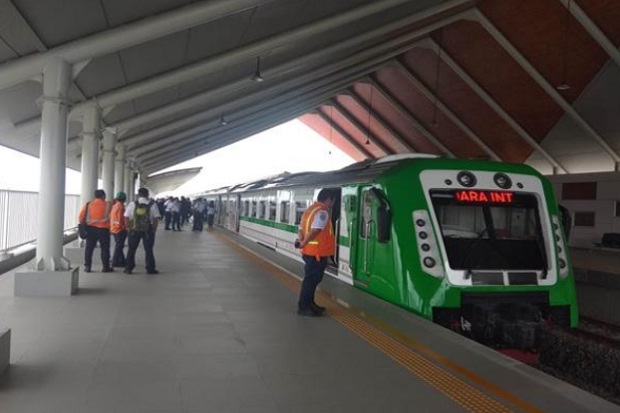 Naik Kereta Bandara...