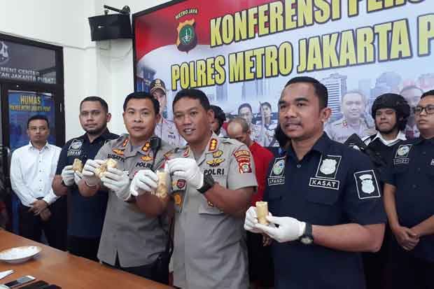 Selundupkan Sabu Lewat...
