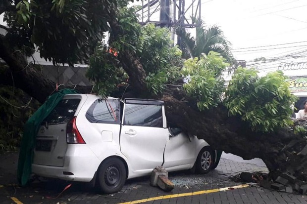 Hujan Badai Terjang...