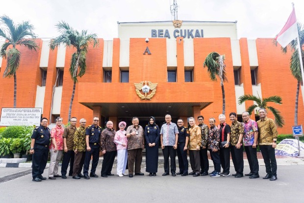 Strategi Bea Cukai untuk...