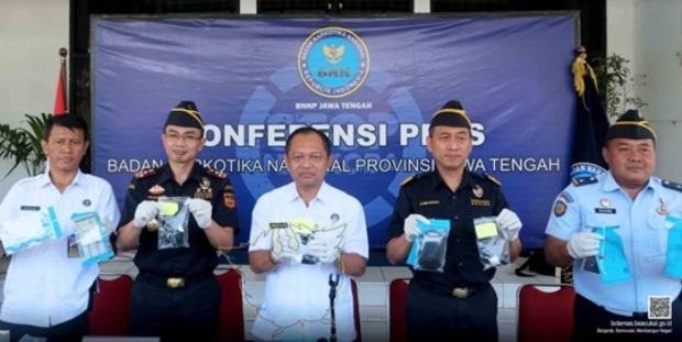 Tim Gabungan Bea Cukai...