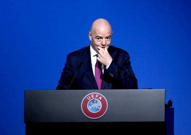 Presiden FIFA Minta...