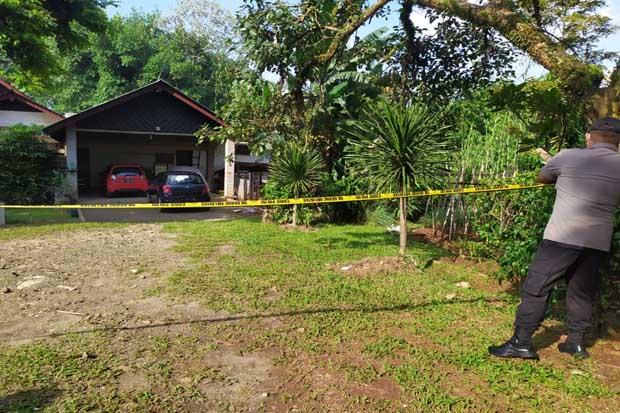 Pekerja Kebun Pasien...