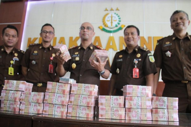 Kasus Korupsi Ruang...