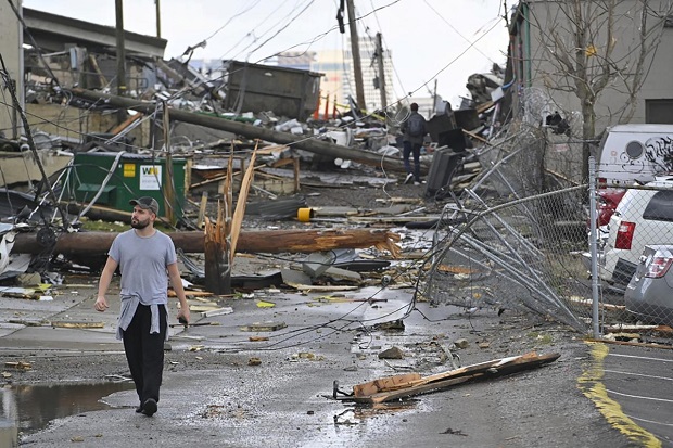 AS Diamuk Tornado, 22...