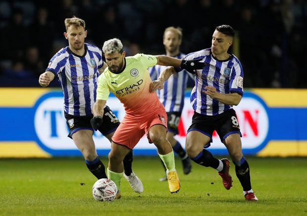 Gol Tunggal Aguero Bawa...