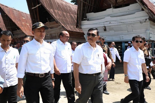 Liburan ke Danau Toba,...