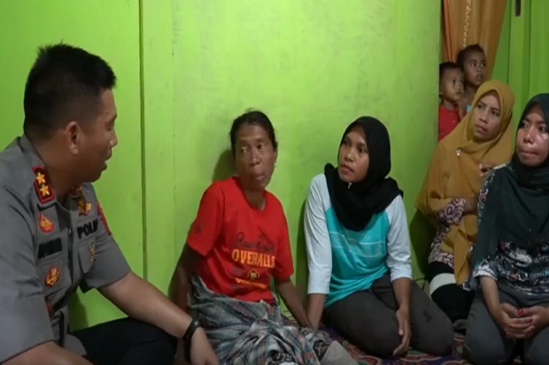 Digigit Buaya saat Menyeberang...