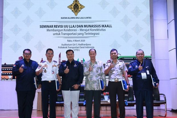 Lewat Seminar dan Munassus,...