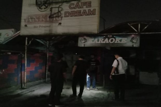 Cekcok di Cafe Dream...