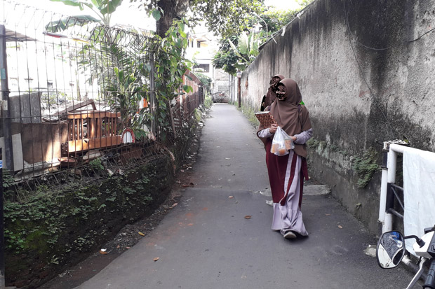 Dua Perempuan Cantik...