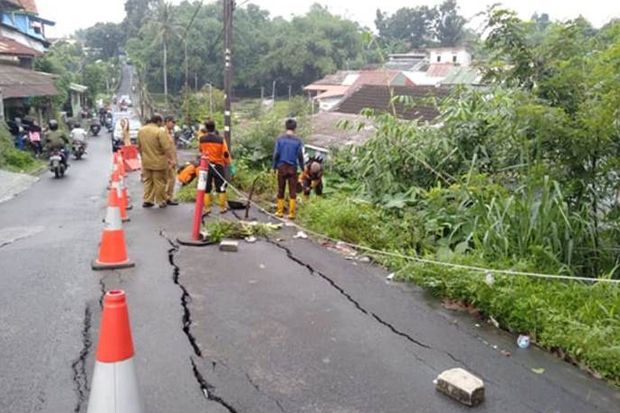 Nyaris Ambles, Jalan...