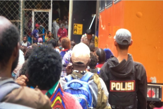 OPM Turun Gunung, 699...