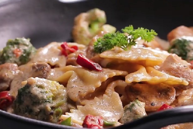 Farfalle Saus Susu Pedas,...
