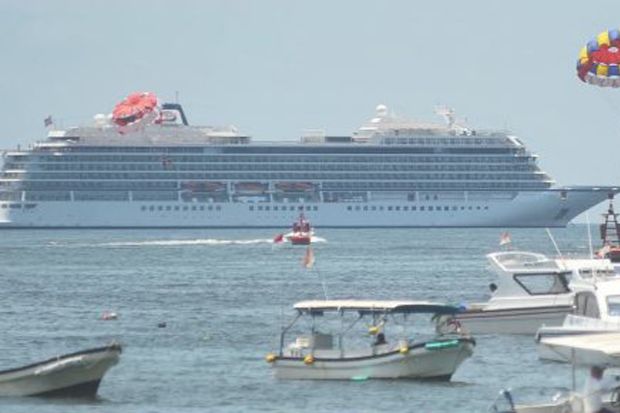 Kapal Viking Sun Bersandar...