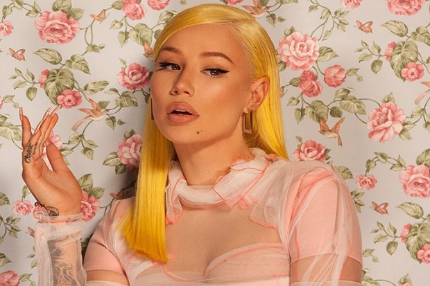 Iggy Azalea Potong Tahi...