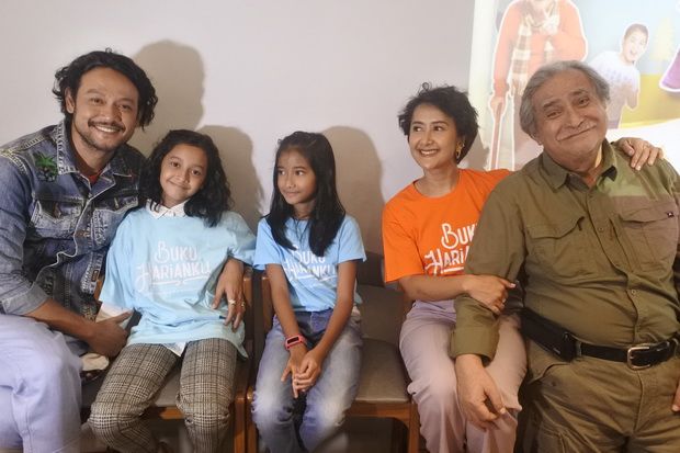 Debut Main Film, Putri...