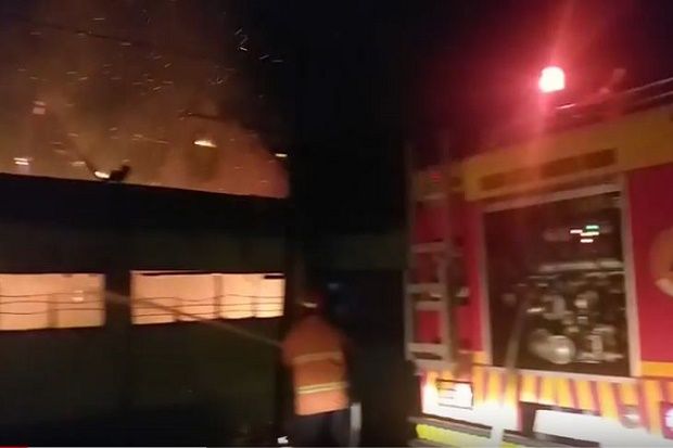 Sekolah Terbakar, Puluhan...