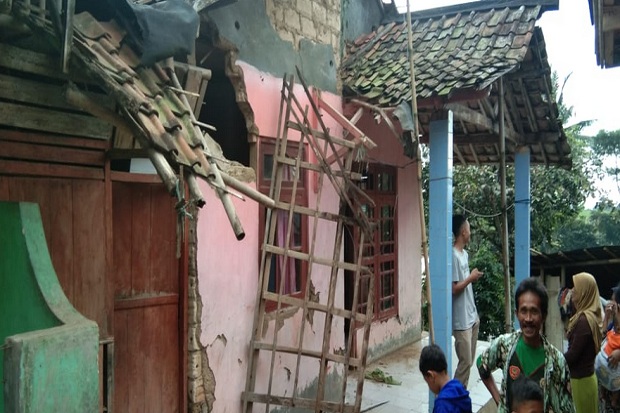 Gempa Bumi 5 SR Guncang...