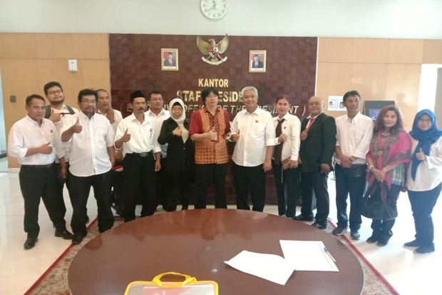 Komunitas Pendukung...