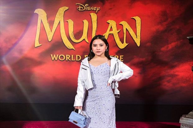 Prilly Latuconsina Hadiri...