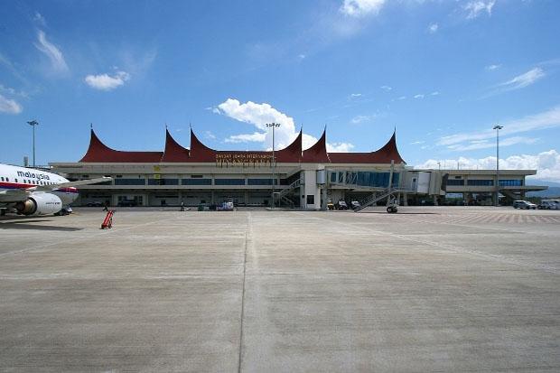 Material Atap Bandara...