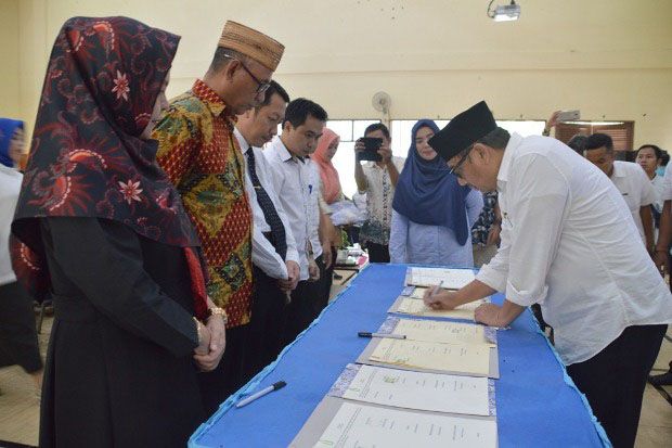 613 Mahasiswa Terima...