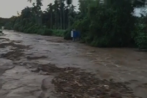 Banjir Bandang Terjang...