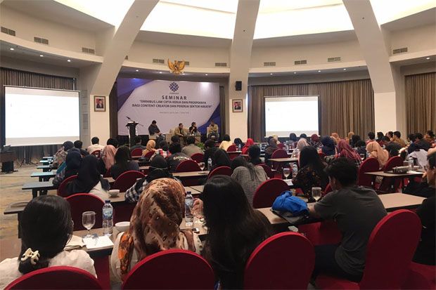 Pekerja Industri Kreatif...