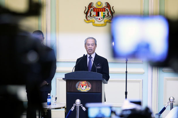 PM Muhyiddin Minta Mahathir...