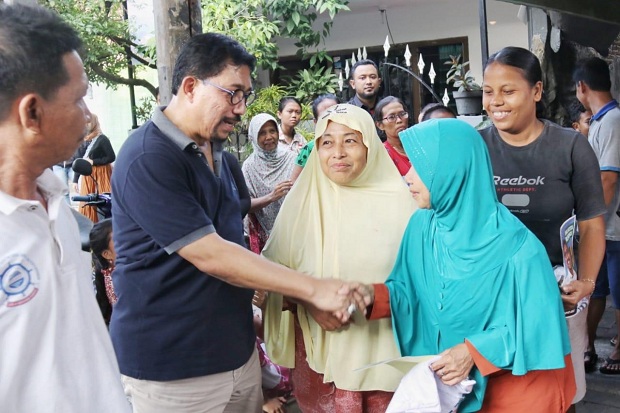 Warga Tembok Dukuh Harap...