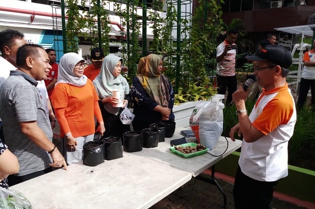 Harga Melambung Tinggi,...