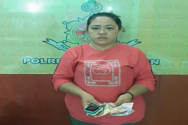 Ibu Ini Terpaksa di...