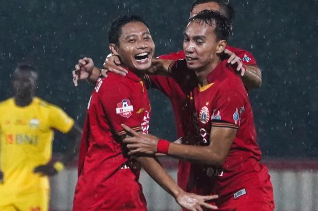 Cetak Satu Gol, Pelatih...