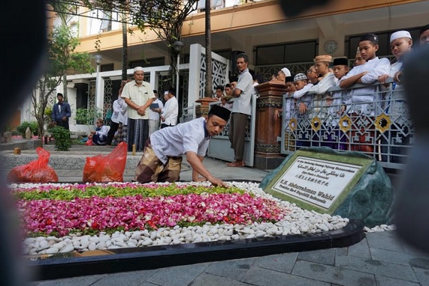 Wisata Religi Makam...