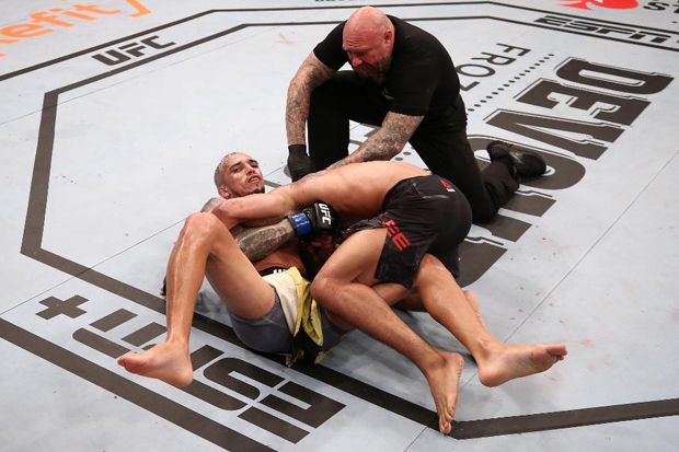 Charles Oliveira Catat...