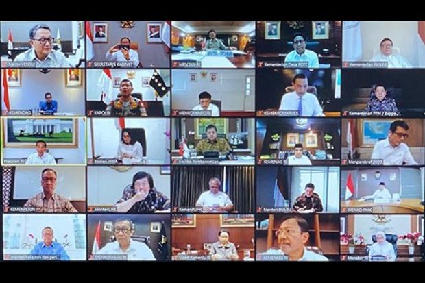Jokowi Gelar Rapat Jarak...