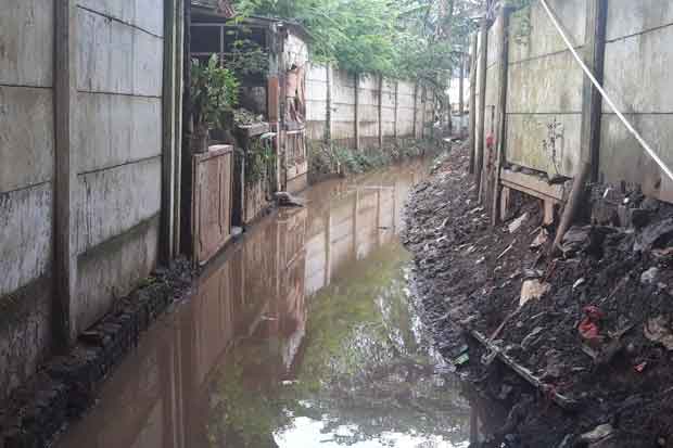 Terjangkit Kutu Air,...